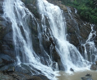 Best Travels in Madurai, Best Tour travel in Madurai, Taxi in Madurai,Car Hire in Madurai, Call Taxi in Madurai, Best Tour Operator in Madurai,Travels in Madurai,Online Cab Booking in Madurai,Car rental in Madurai