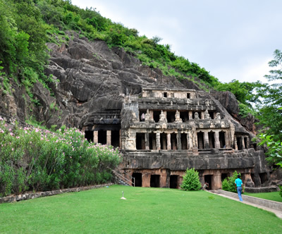 Best Travels in Madurai, Best Tour travel in Madurai, Taxi in Madurai,Car Hire in Madurai, Call Taxi in Madurai, Best Tour Operator in Madurai,Travels in Madurai,Online Cab Booking in Madurai,Car rental in Madurai